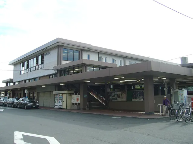 Shijōnawate Station
