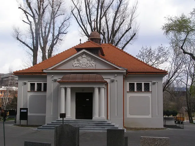 Slávičie údolie cemetery