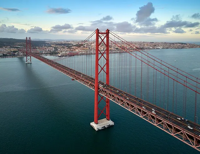 25 de Abril Bridge