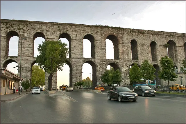 Aqueduc de Valens