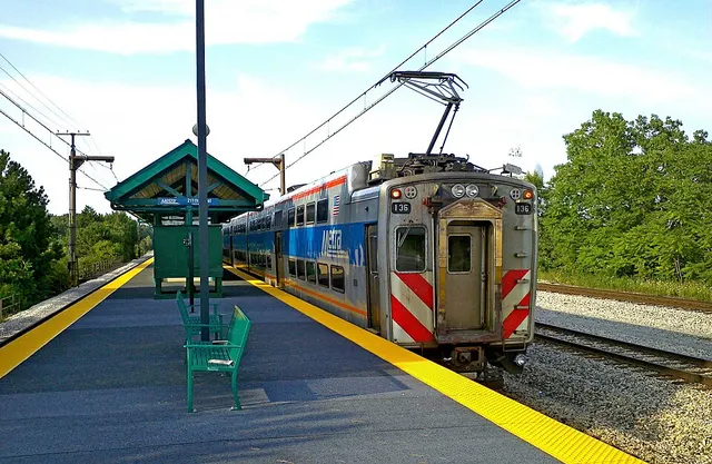 211th Street/Lincoln Highway station