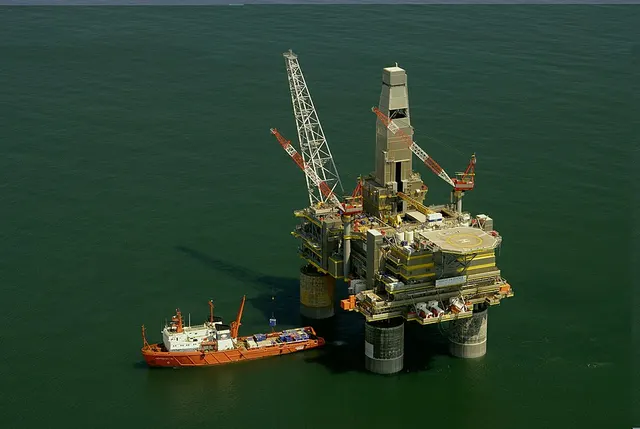 Oil platform