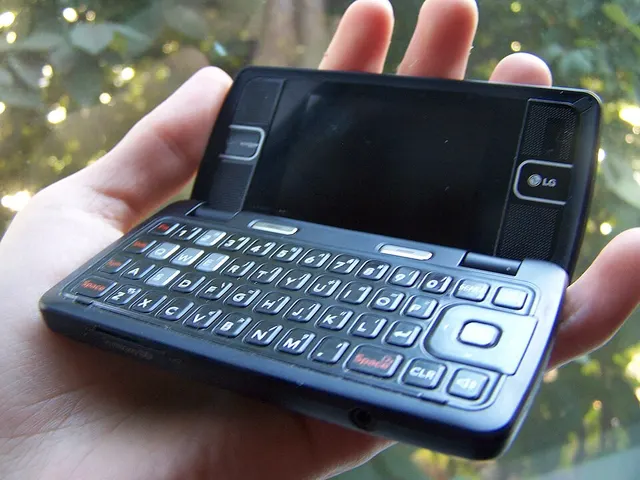 LG enV2