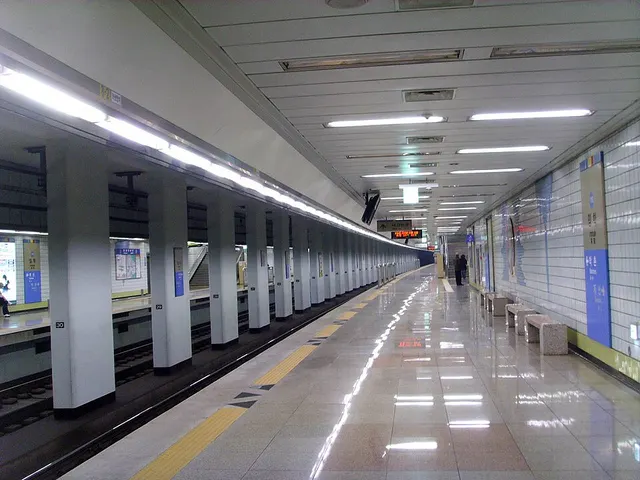 Imhak station