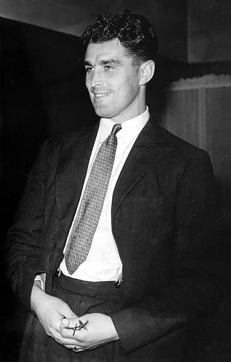 Leslie Compton