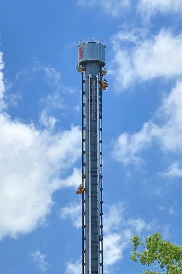 Drop tower