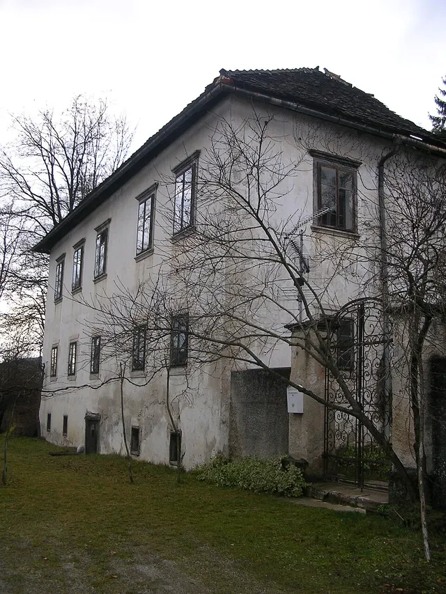 Podsmreka Castle
