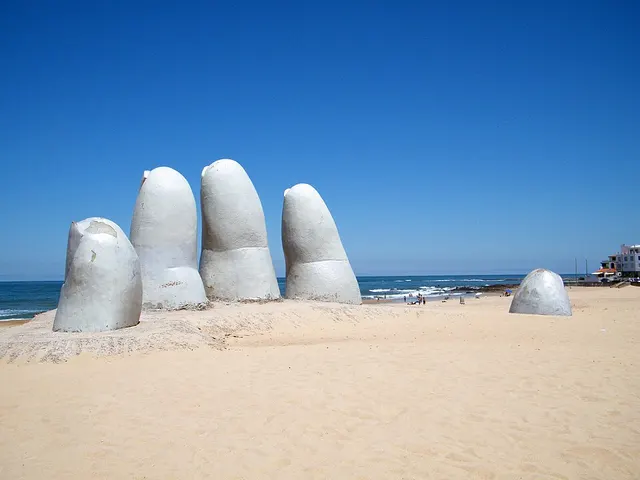 La Main de Punta del Este