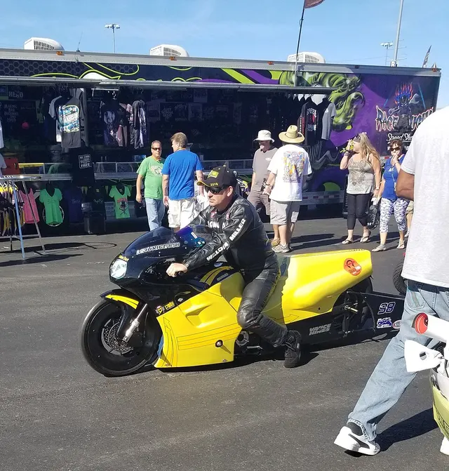 Sportbike motorcycle drag racing