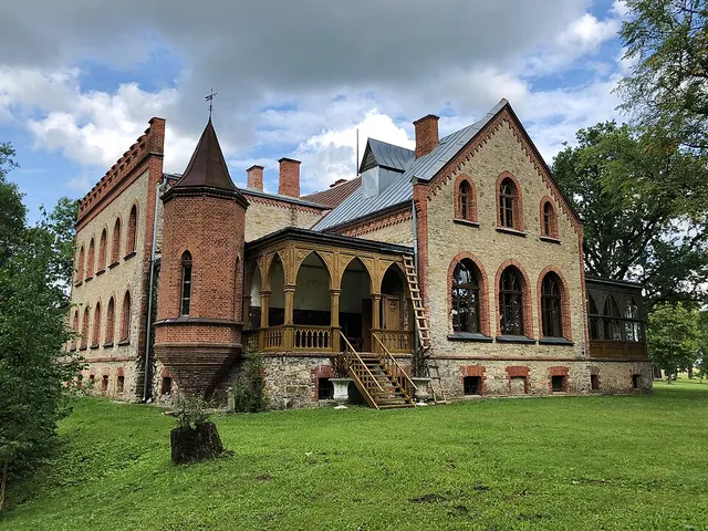 Zvārtava Manor