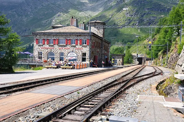 Alp Grüm railway station