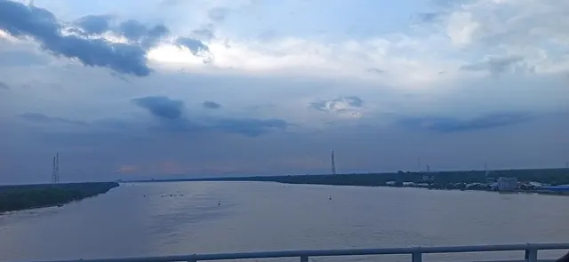 Hàm Luông River