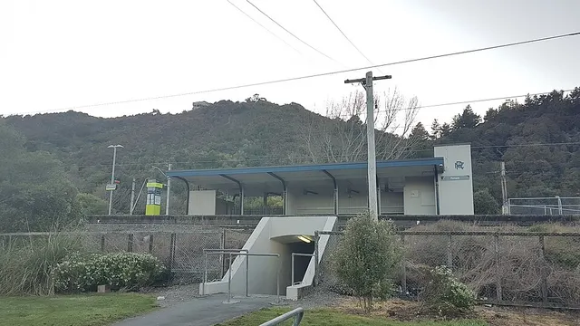 Pomare railway station