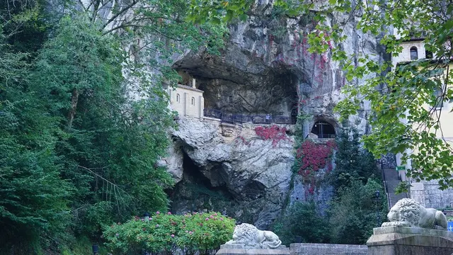 Santa Cueva de Covadonga