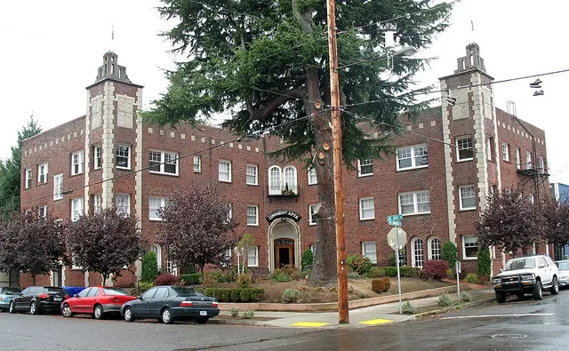 Lindquist Apartment House