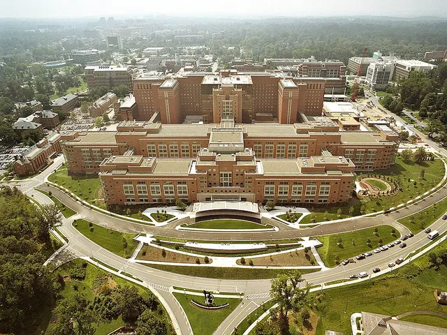 National Institutes of Health Clinical Center