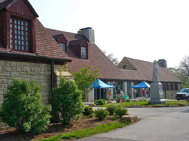 Black Hawk Museum and Lodge