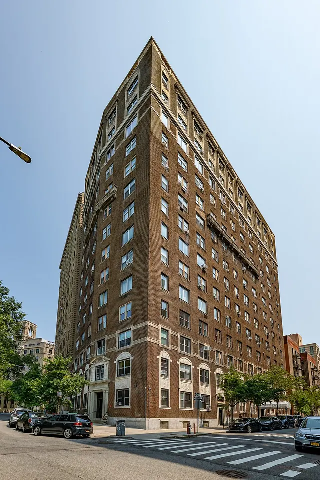 370 Riverside Drive