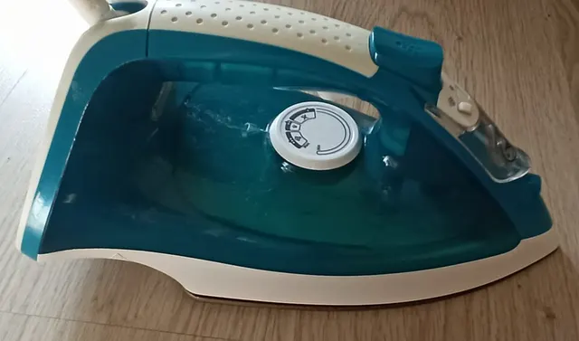 Clothes iron