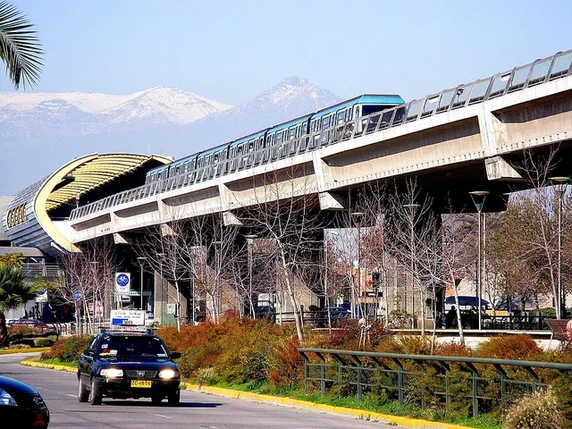 Mirador metro station