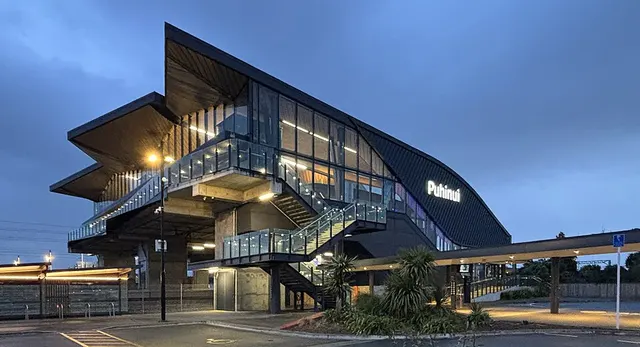 Puhinui railway station