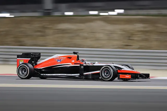 Marussia MR03