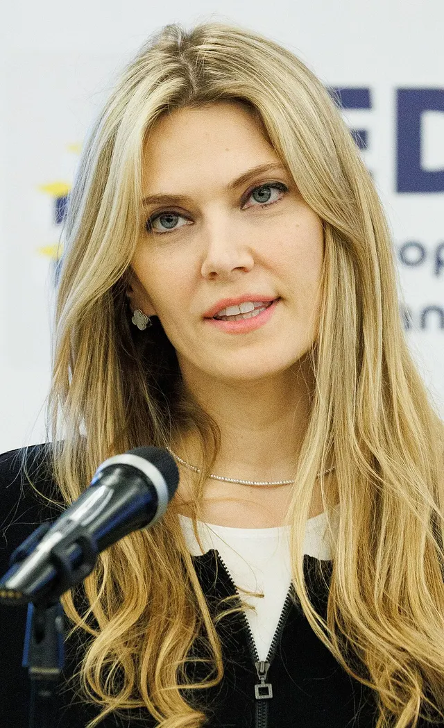 Éva Kaïlí