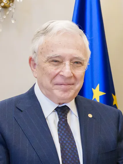Mugur Isărescu