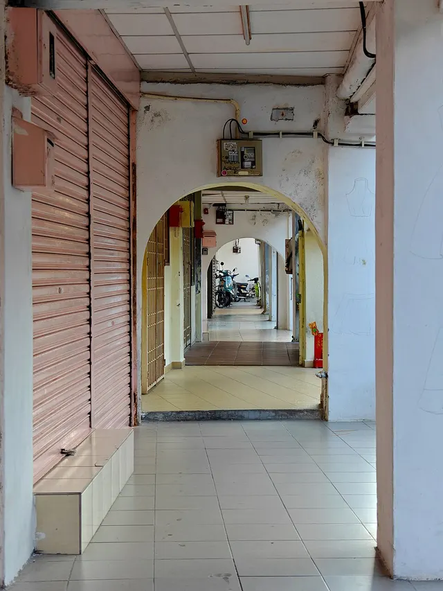 Five-foot way