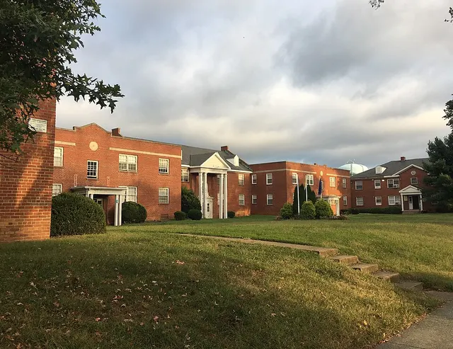 Wicker Apartments
