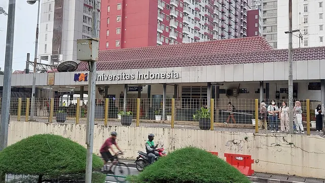 Universitas Indonesia railway station