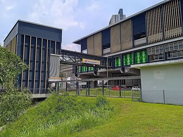 Putra Permai MRT station