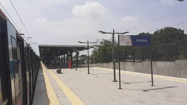 Çayırova railway station