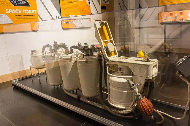 Toilettes spatiales