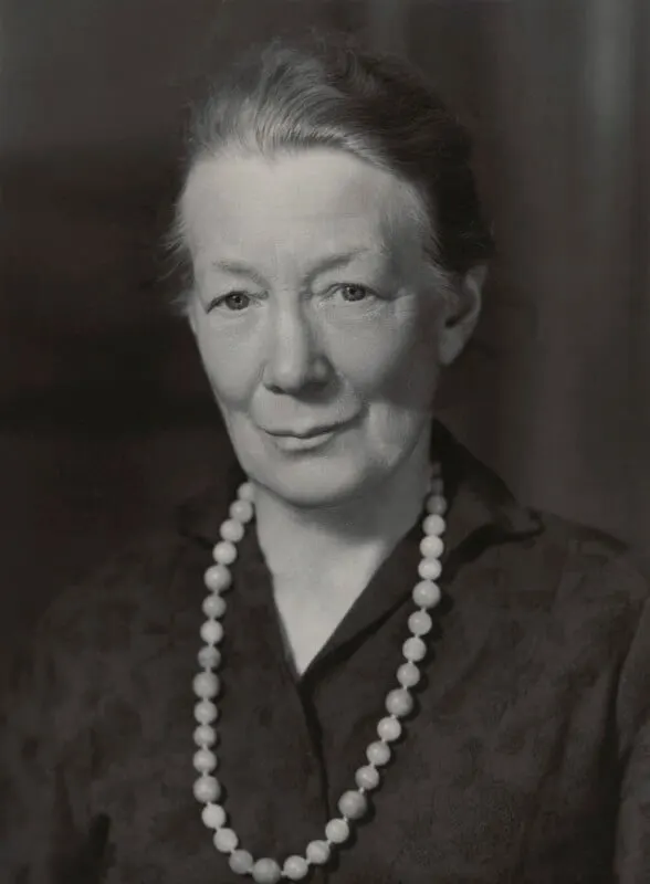 Eveline Lowe