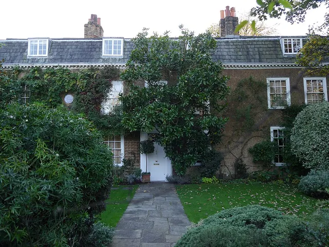 18 Station Road, Barnes