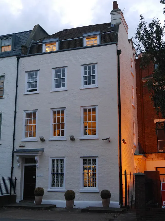 128 New King's Road