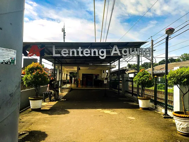 Lenteng Agung railway station