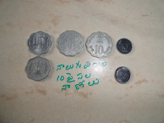 Indian 10-paisa coin