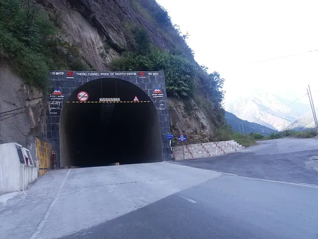 Theng Tunnel