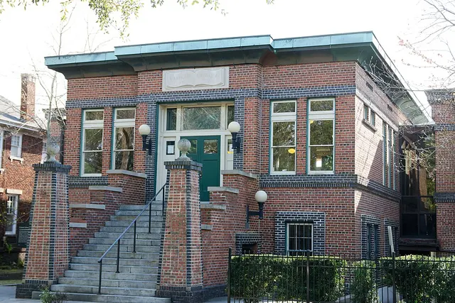 East Henry Street Carnegie Library