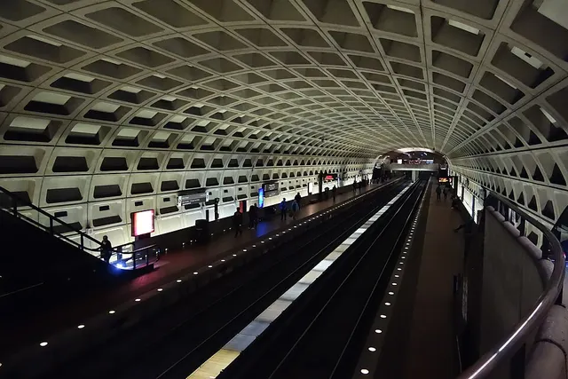 Farragut West station