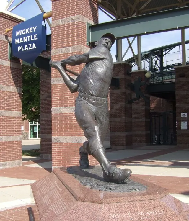 Statue of Mickey Mantle