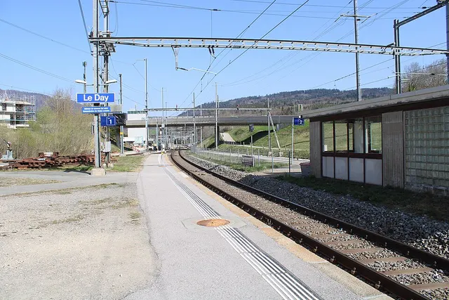 Le Day railway station
