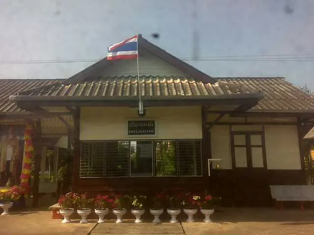 Ban Salaeng Phan railway station