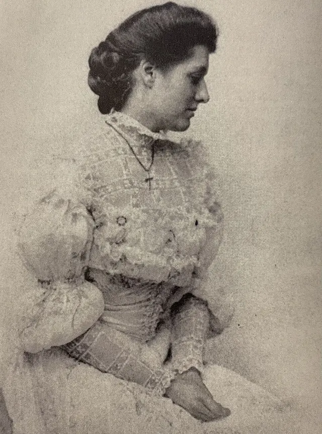 Helen Whitaker Fowle Knight