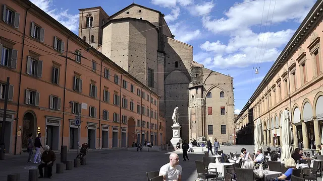 Piazza Galvani