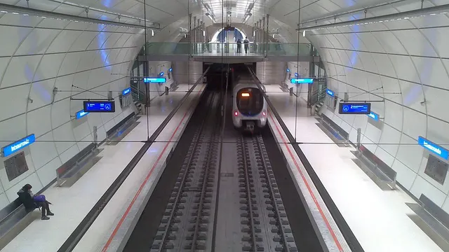 Intxaurrondo station
