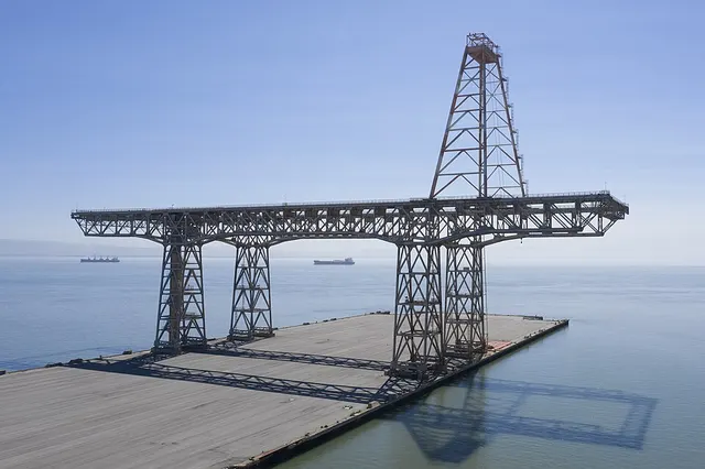 Hunter's Point crane