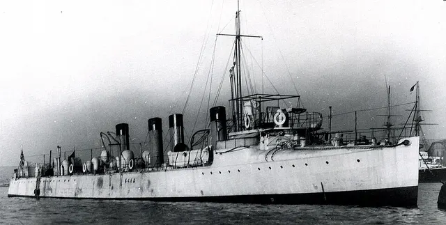 Japanese destroyer Shirakumo